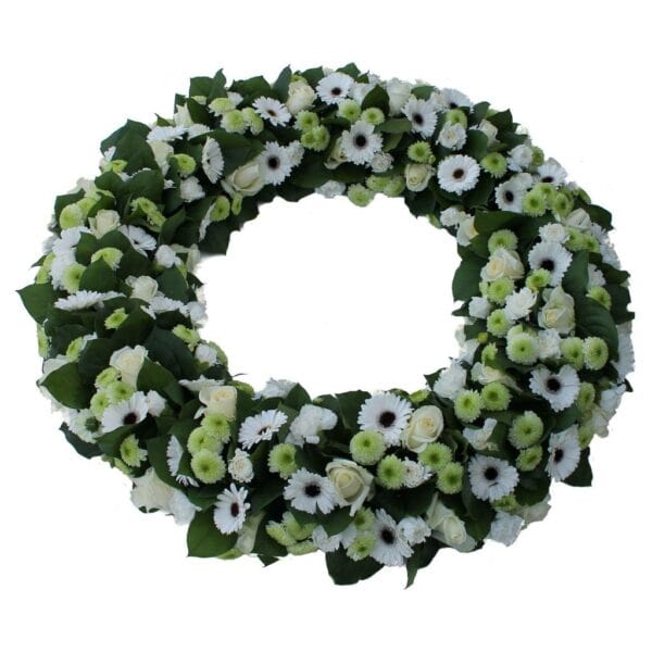 Ajourkrans witte en groene bloemen bezorgen via Rouwboeket