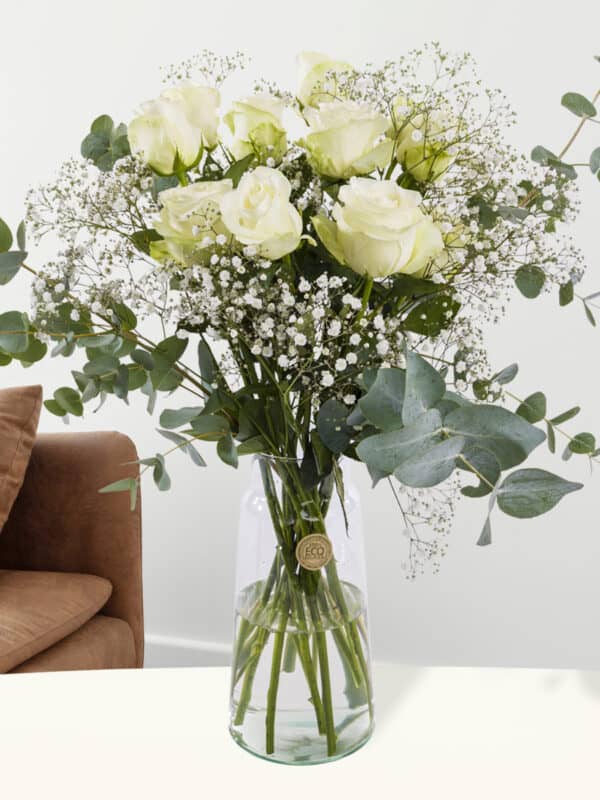 Wit rozenboeket met gipskruid en eucalyptus - Snowstorm bezorgen