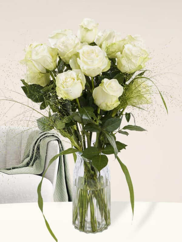 Wit rozenboeket met panicum + gratis glasvaas - Snowstorm bezorgen