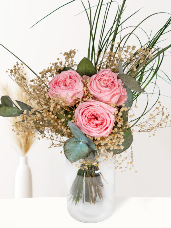 Roze long life boeket inclusief vaasje | 30 cm bezorgen