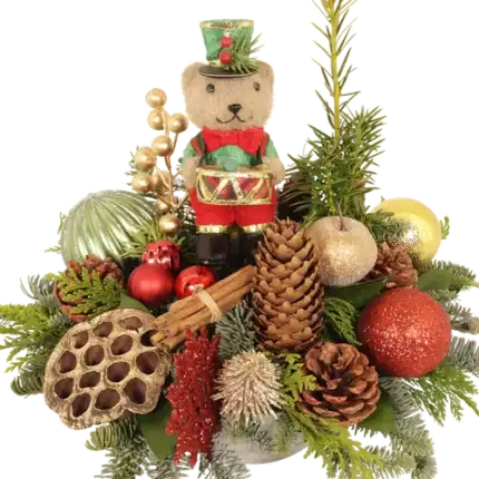 Kerststuk beer met trommel rood goud groen